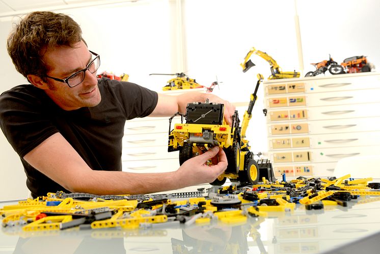 LEGO Technic - Volvo L350F hjullastaere och designchefen Jeppe Juul Jensen 