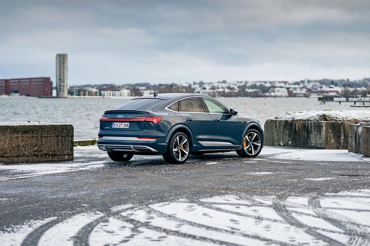 Audi e-tron S Sportback (Plasmablå)