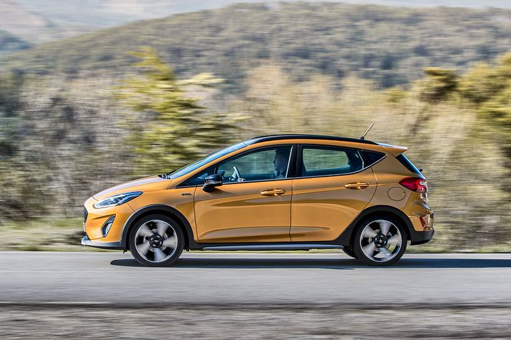2018FordFiesta_ACTIVE_LuxYellow_12