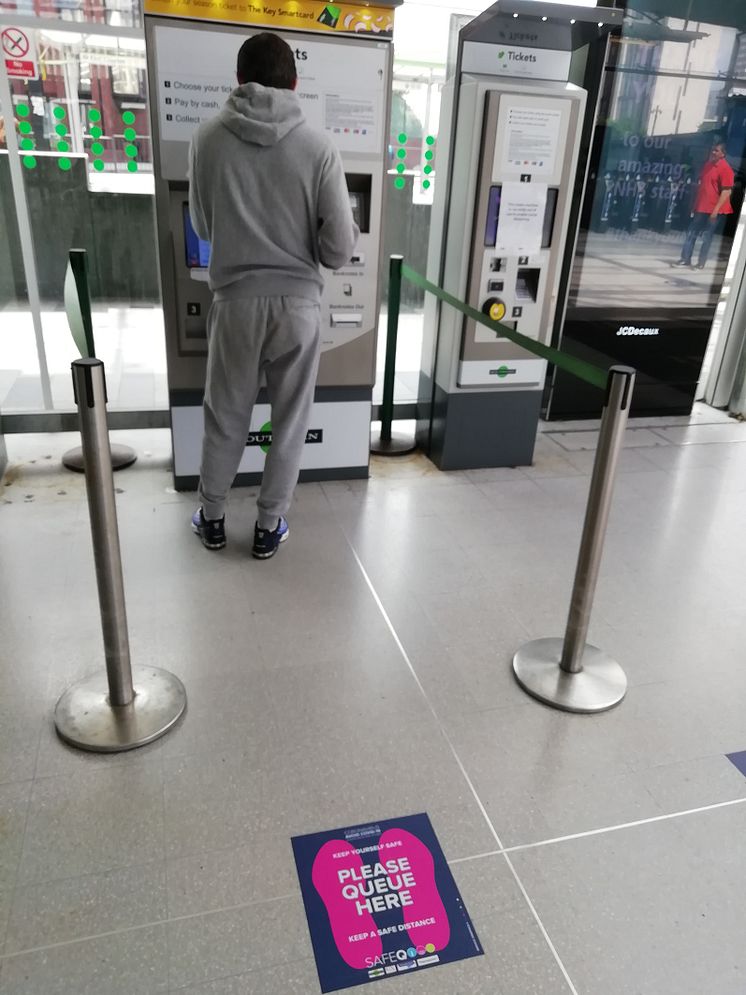 Social distancing at East Croydon station - ticket machines