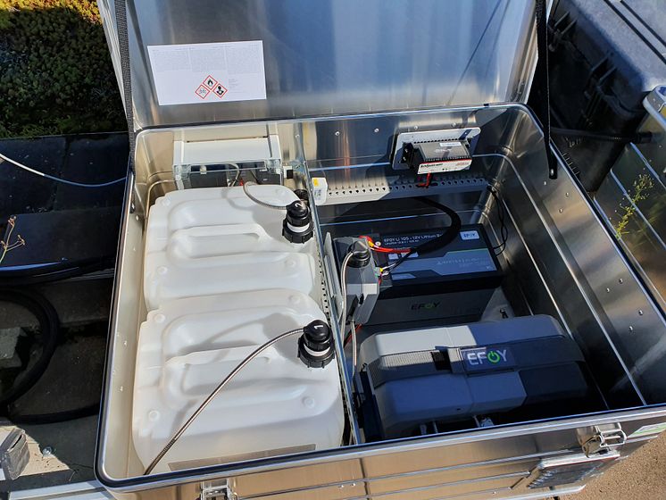 EFOY Pro_Installation in EFO ProCube.jpg