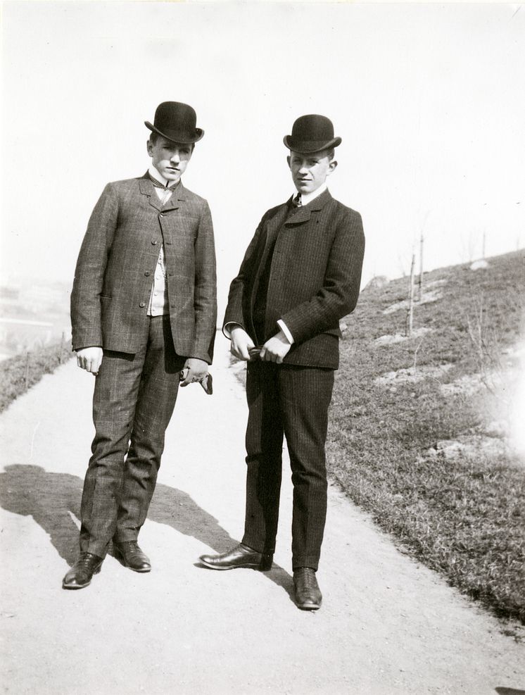 På promenad i Slottskogen 1906