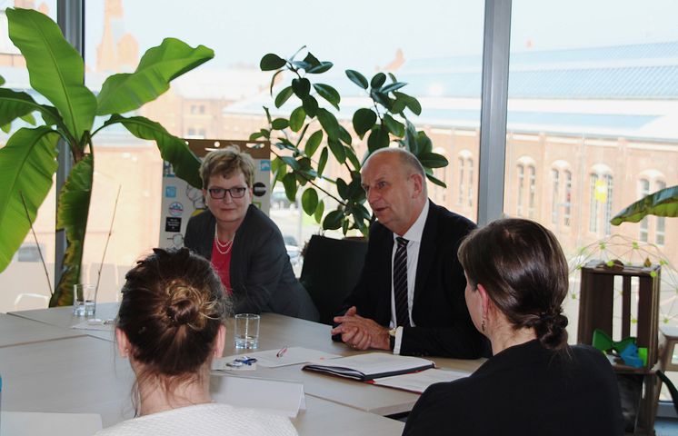 Ministerpräsident Woidke auf "ZukunftsTour Jugend" an der TH Wildau