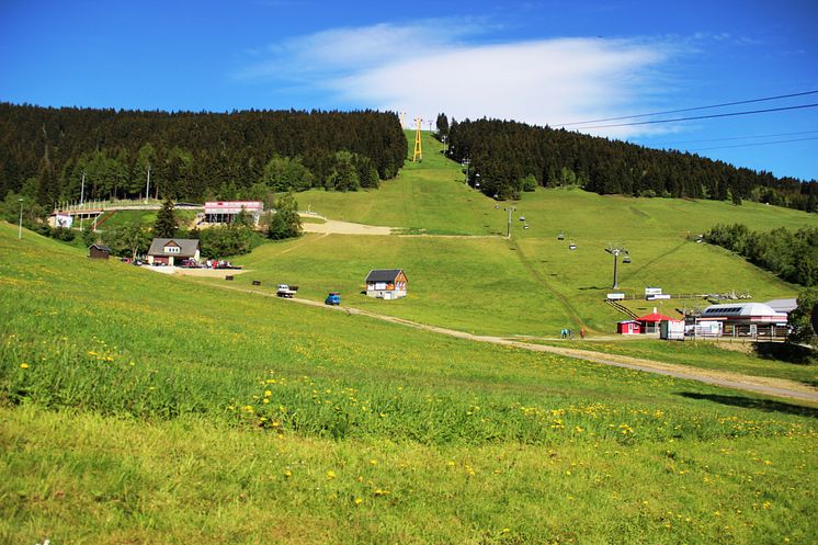 verschieden Kurterrainwege laden rund um Oberwiesenthal ein