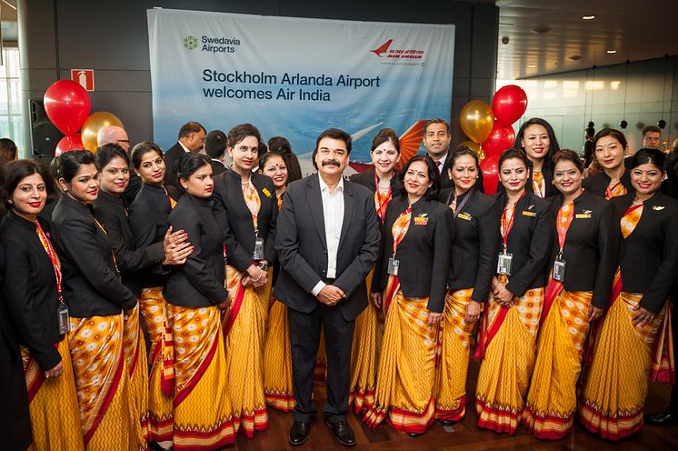 Pankaj Srivastava, global kommersiell chef på Air India, samt besättning