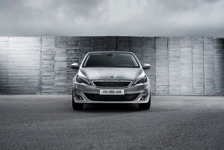 Den eleganta fronten på nya Peugeot 308