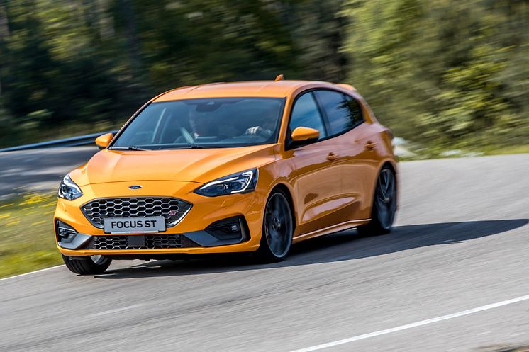FORD_2019_FOCUS_ST_16