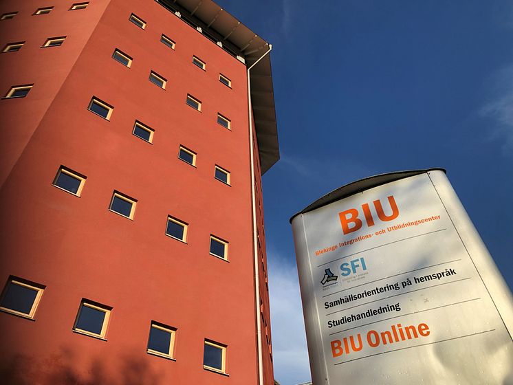 BIU fasad skylt utifrån