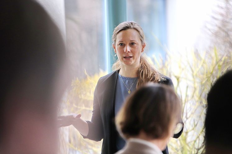 Dr. Isabell Stamm bei der eröffnung der Tagung Die soziale Absicherung von Risiken bei selbstständiger und hybrider Erwerbsarbeit“ an der Uni Vechta am 16.3.23