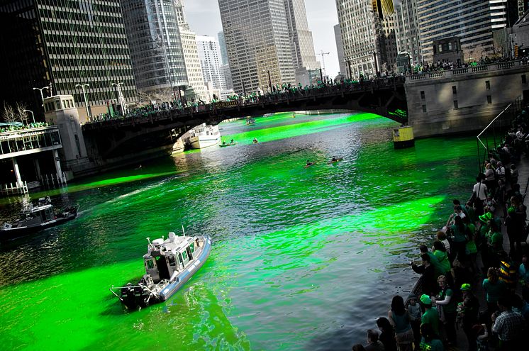 Den gröna floden i Chicago under St Patricks Day.