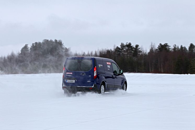 Nya Ford Transit Connect får bekänna färg i Arctic Van test. bild 2