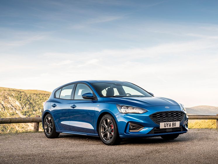 2018_FORD_FOCUS_DRIVE_ST-LINE__02 (1)