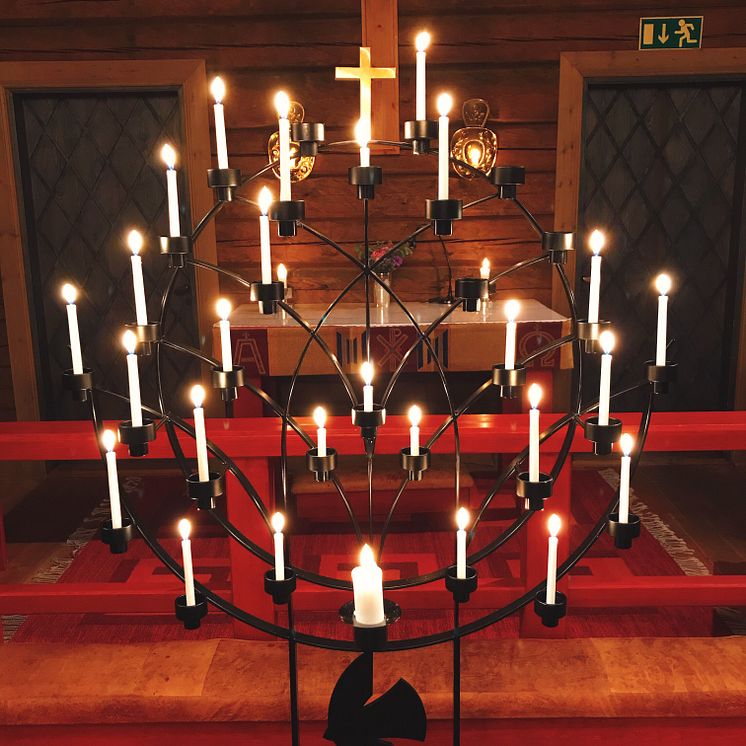 Jokkmokks gamla kyrka - ljus