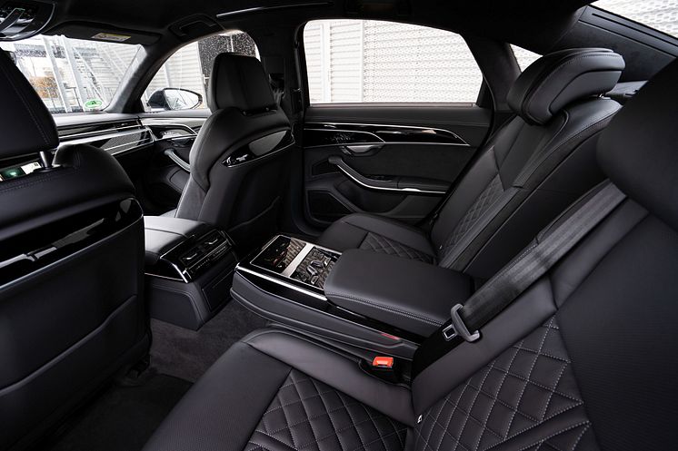 Audi A8 TFSI e (Plasmablå)