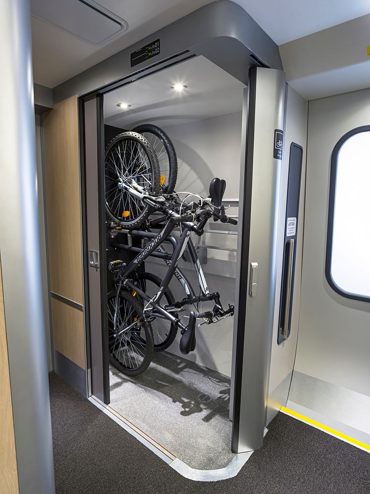 Class 800/801 interiors – Bicycle storage space