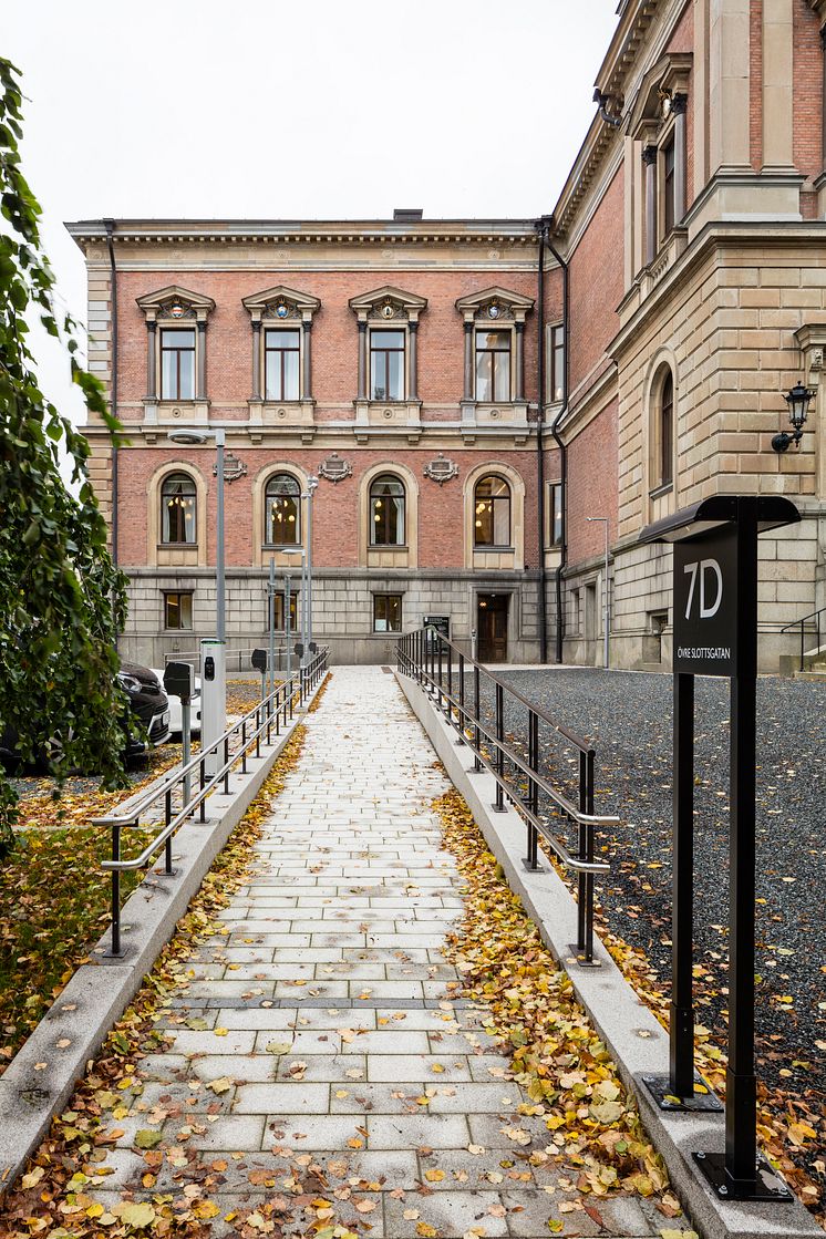 Uppsala universitetshus, tillgänglig entré. Foto: Anders Fredriksén.