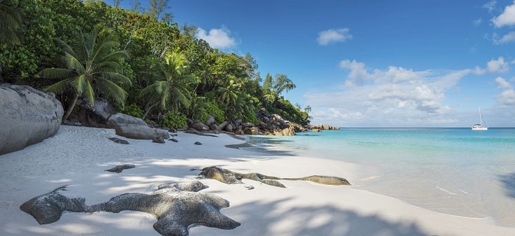 Ljuvliga Seychellerna och dess granitbumblingar och vita stränder