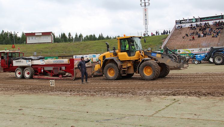 Volvo L60G - full pull under Målilla Tractor Power Meet