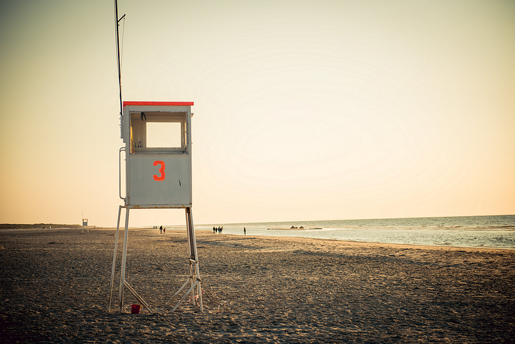 Juist_Rettungsturm_am_Strand_1