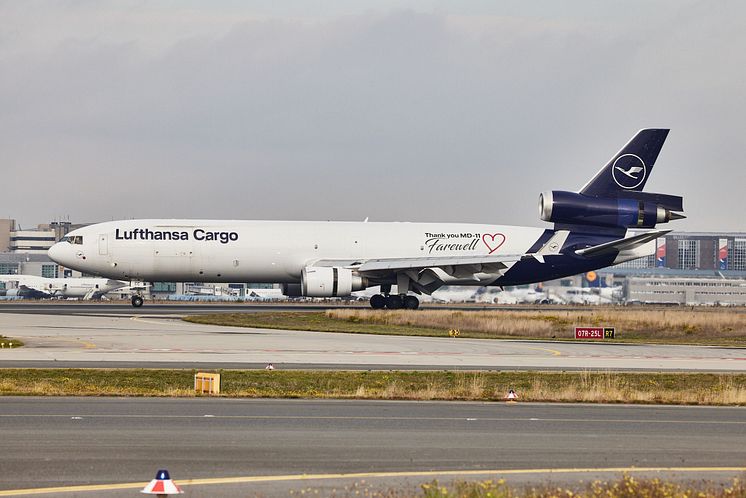 MD-11F_taxiing1