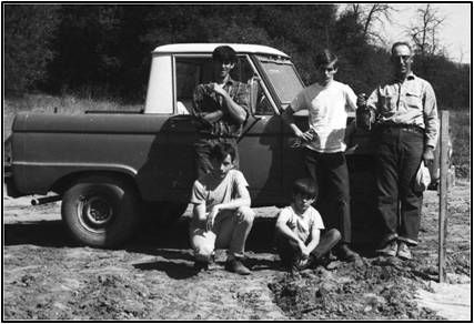 Fetzer family with car