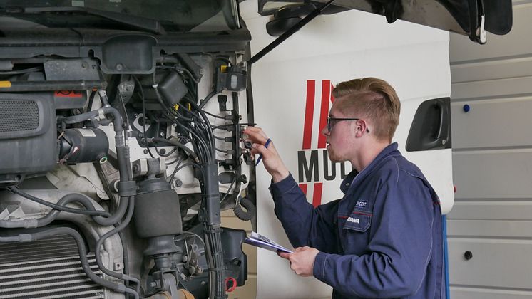 Thomas Rechberger, österreichischer Sieger, beim Scania Wettbewerb "Greif dir den Greif"