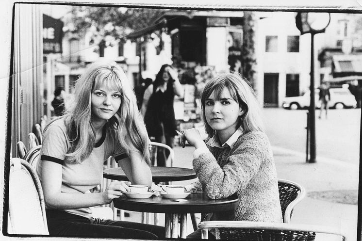 På café i Paris 1969, till vänster: Eva Swedenmark