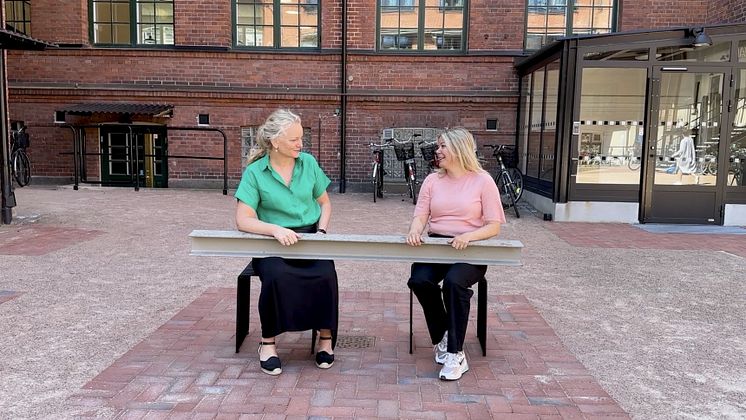 Sofia Lagerblad och Moa Persson återbrukat stål_På innerplan på Trikåfabriken