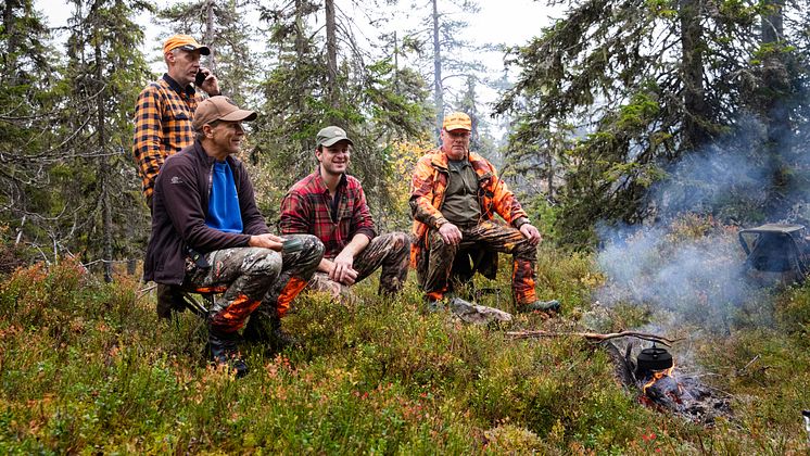 ELG - Jaktlaget med fortjent kafferast - FOTO Ringsaker kommune.JPG