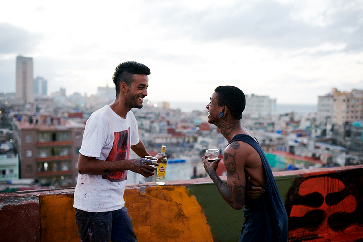 Der TV Spot entführt die Zuschauer in der ersten Szene auf ein Rooftop zu Mr. Myl und den Streetart-Künstlern von Havana