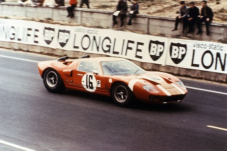 A Ford a vadonatúj Ford GT-vel tér vissza Le Mans-ba, méghozzá 2016-ban, az 1966-os diadal 50. évfordulóján