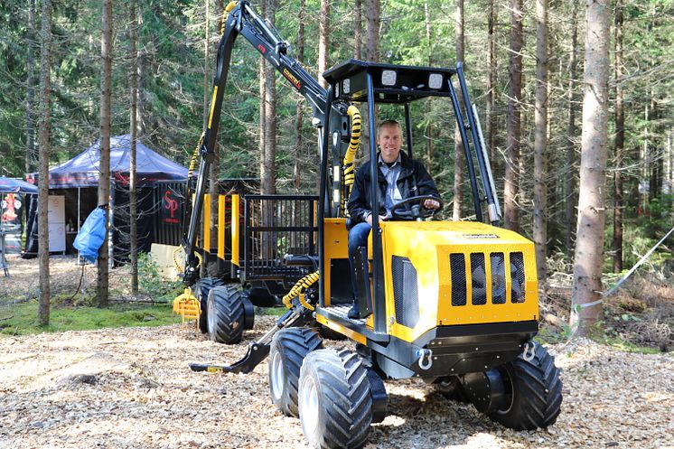 Åttahjulsdriven miniskotare