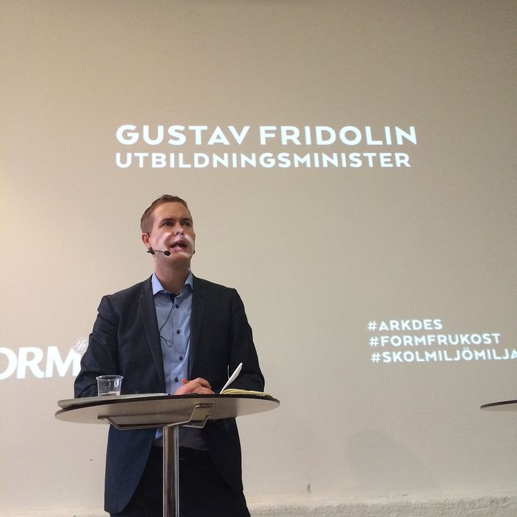 Utbildningsminister Gustav Fridolin om skolmiljömiljarden