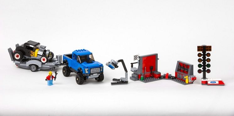 A Ford és a LEGO Sebesség Bajnokai bemutatja a Mustang és az F-150 Raptor készleteket, hogy a gyermekeknek felépíthessék álmaikat