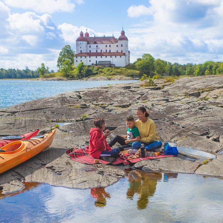 Kajak vid Läckö Slott Destination Läckö-Kinnekulle.jpg