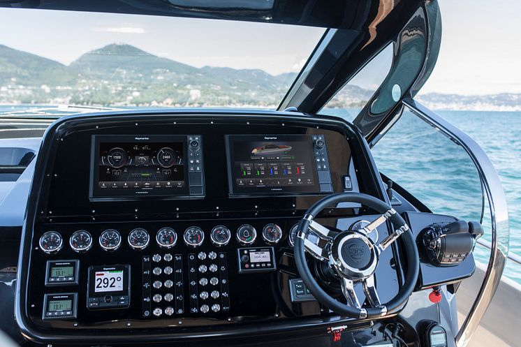 Raymarine Yachtsense (SACS Rebel 47 for illustrative purposes)