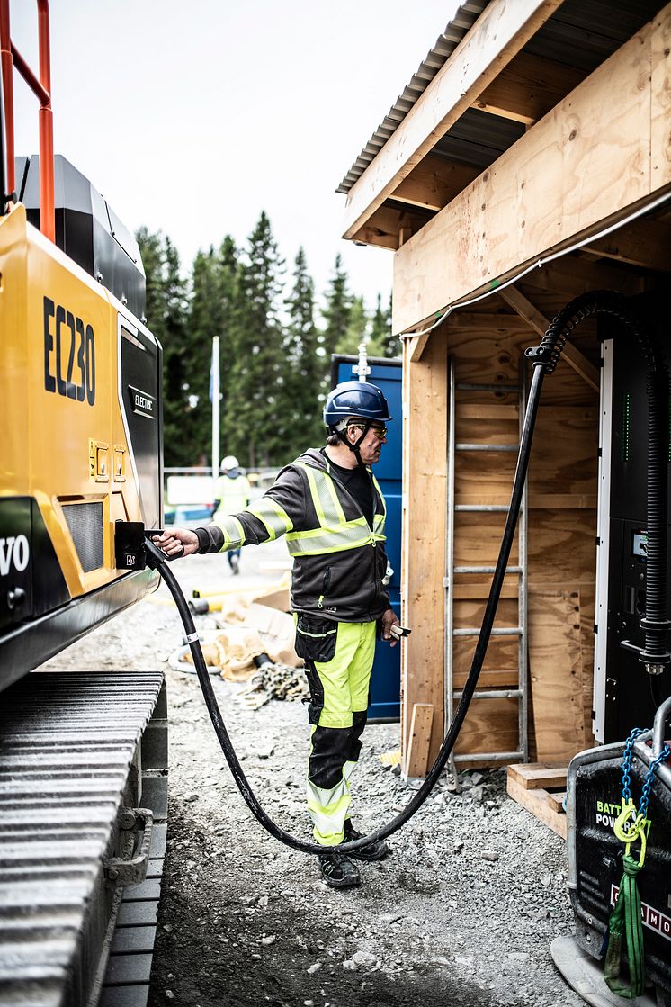 Volvo EC230 Electric - laddning