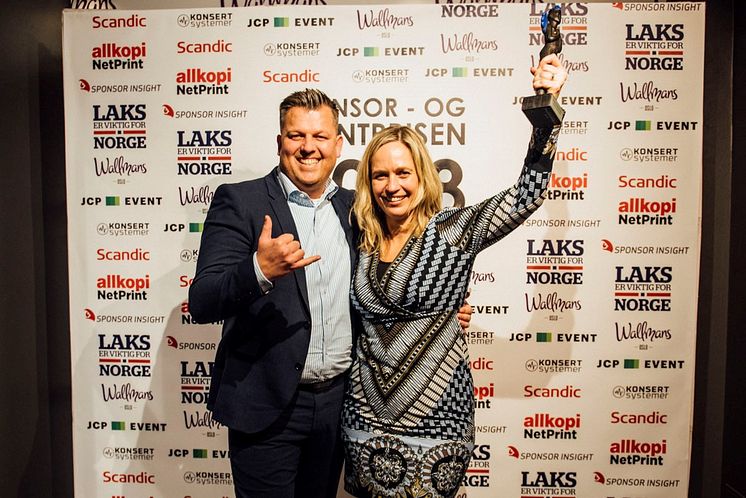 Sponsor- og eventprisen. Her med ansvarlig for Byens Beste Byrå, Mette Snekvik Dæhli. 
