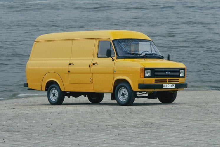 Immár 50 éves a legendás ford transit; egy új felmérés szerint a haszongépjárművek továbbra is az európai gazdaság 580 milliárd euró értékű szegmensének képezik a gerincét