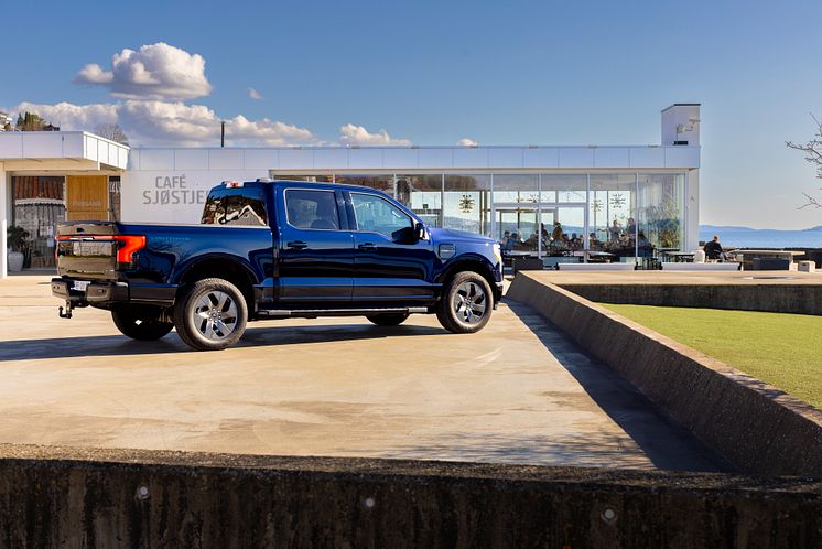 Ford F-150 Lightning Antimatter Blue Metallic 2023 (18)