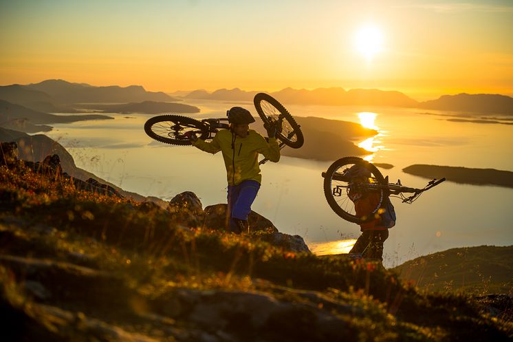 Biking in Romsdalen-Photo - Sverre  Hjørnevik - VisitNorway.com (4).jpg