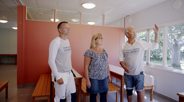 Clas Thott, nordisk marknadschef, Marie Österlund, verksamhetsledare och Mikael J:son Lindhe, kommunikationschef studerar den färdigmålade matsalen.