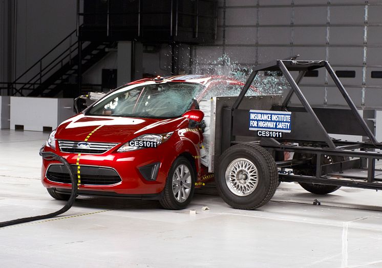  Ford Fiesta krockprovas av IIHS - bild 1