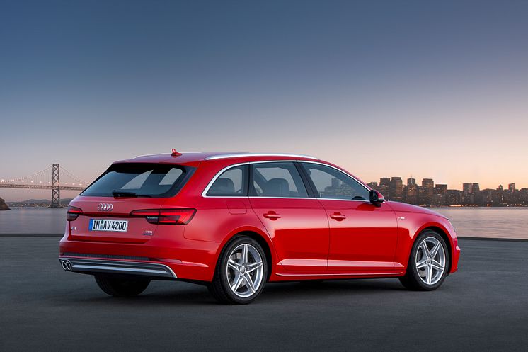 Audi A4 Avant rear