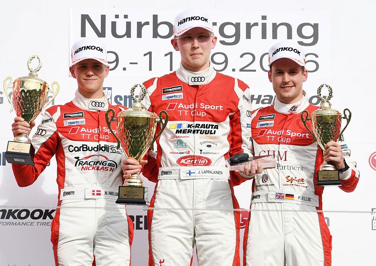 Nicklas Nielsen på podiet i Audi Sport TT Cup