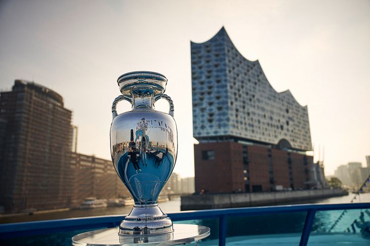 L-UEFA Trophy Tour Hamburg 1 - Elbphilharmonie-Royalty Free (RF)-Hamburg Marketing _ Chistian Brandes.jpg