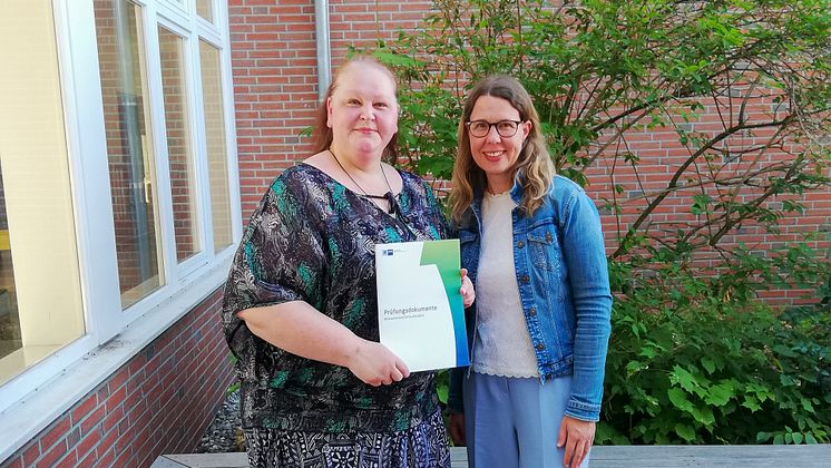 Sandra Kuba besteht Prüfung zur „Kauffrau für Büromanagement“