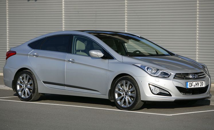 Hyundai i40 skrått forfra