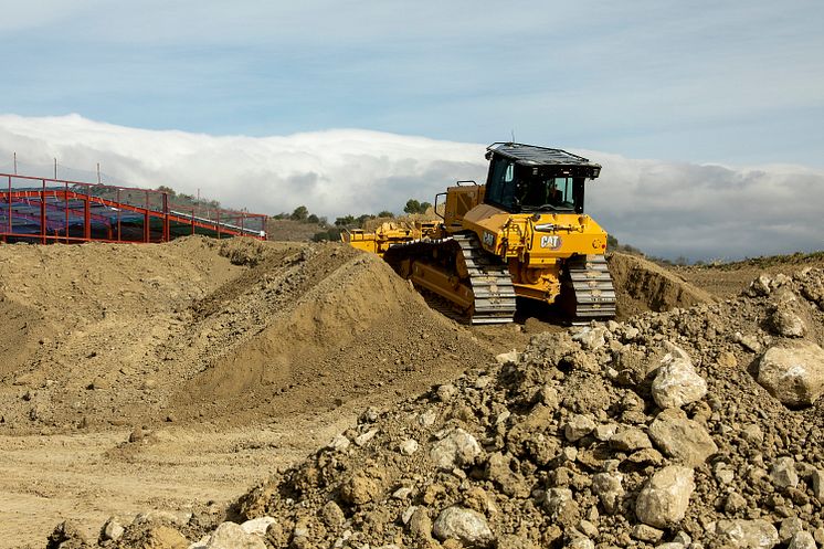 CAT D5 schaktar, vy bakifrån