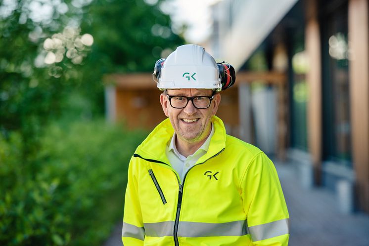 Kim R. Lisø_arbeidstøy og hjelm.jpg